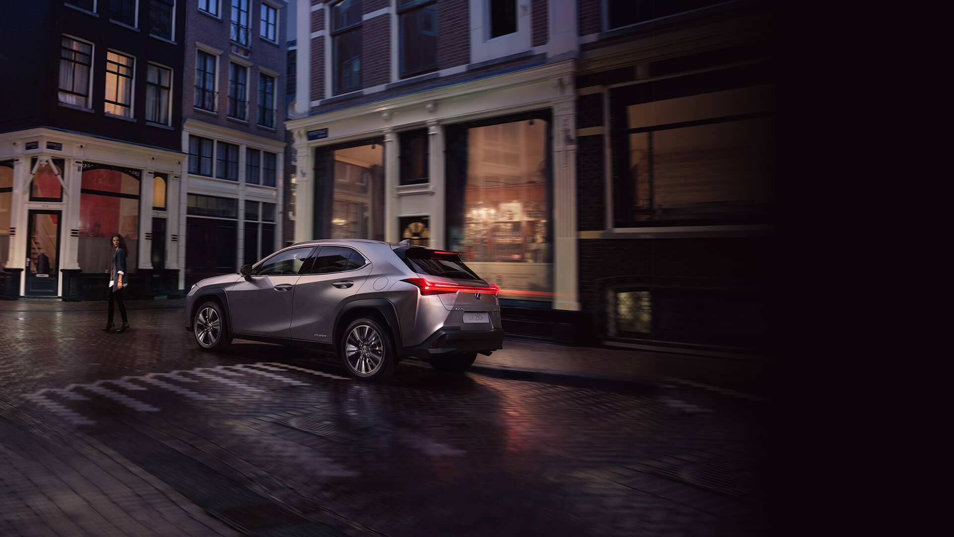 Lexus Hybrid bei Nacht