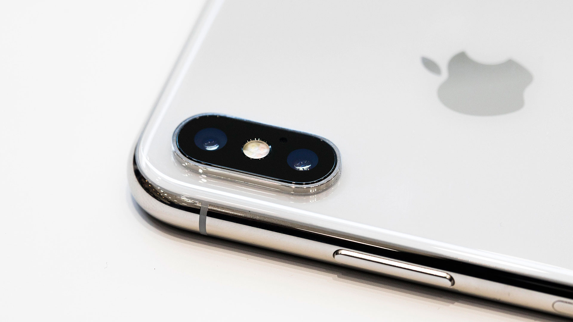 Decada iphone hero asset