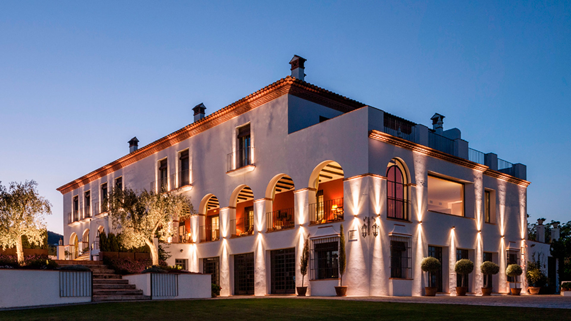En pleno Parque Natural Sierra de Aracena Huelva se encuentra Casa Vesta una villa de lujo única