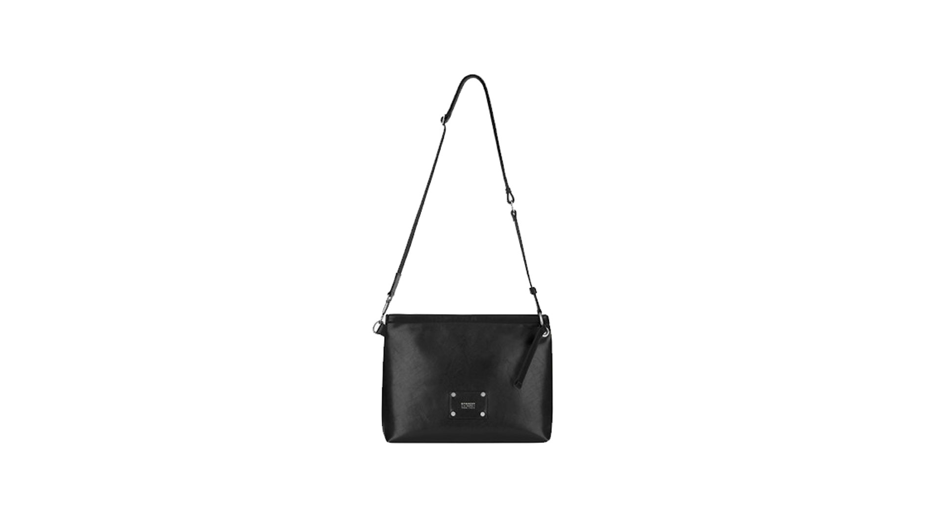 Imagen de campaña del bolso Tag Bag de Givenchy