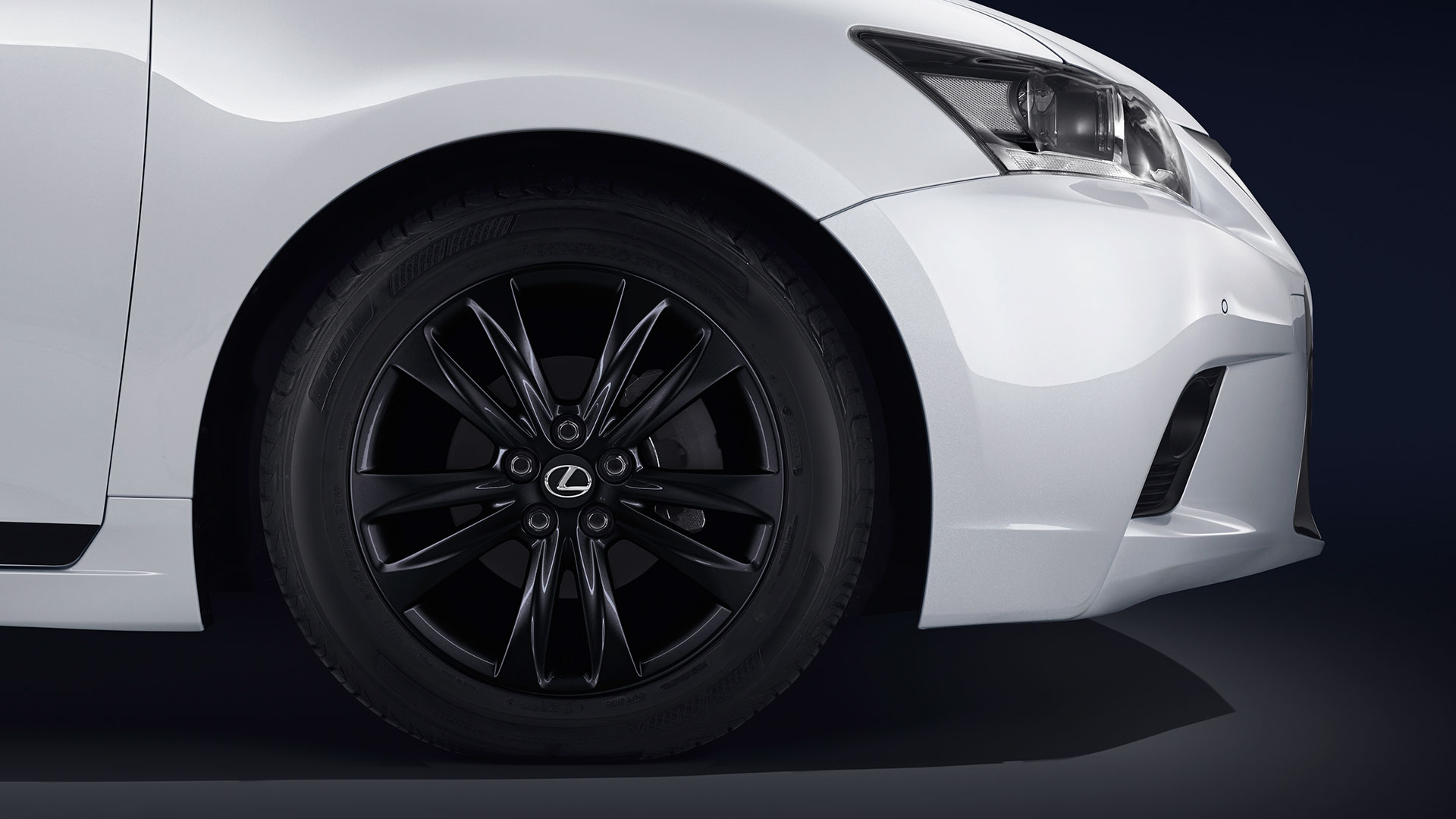 Lexus CT 200h Hybrid Plus hero asset