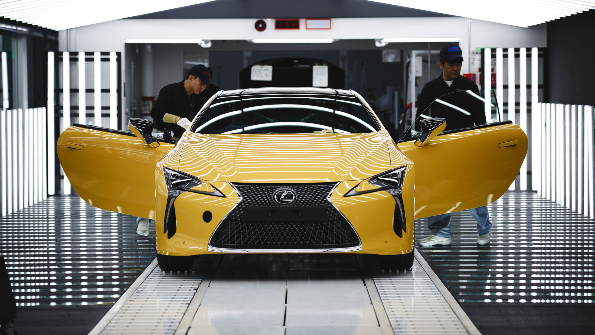 Imagen del LC 500h Yellow Edition en la fábrica de producción
