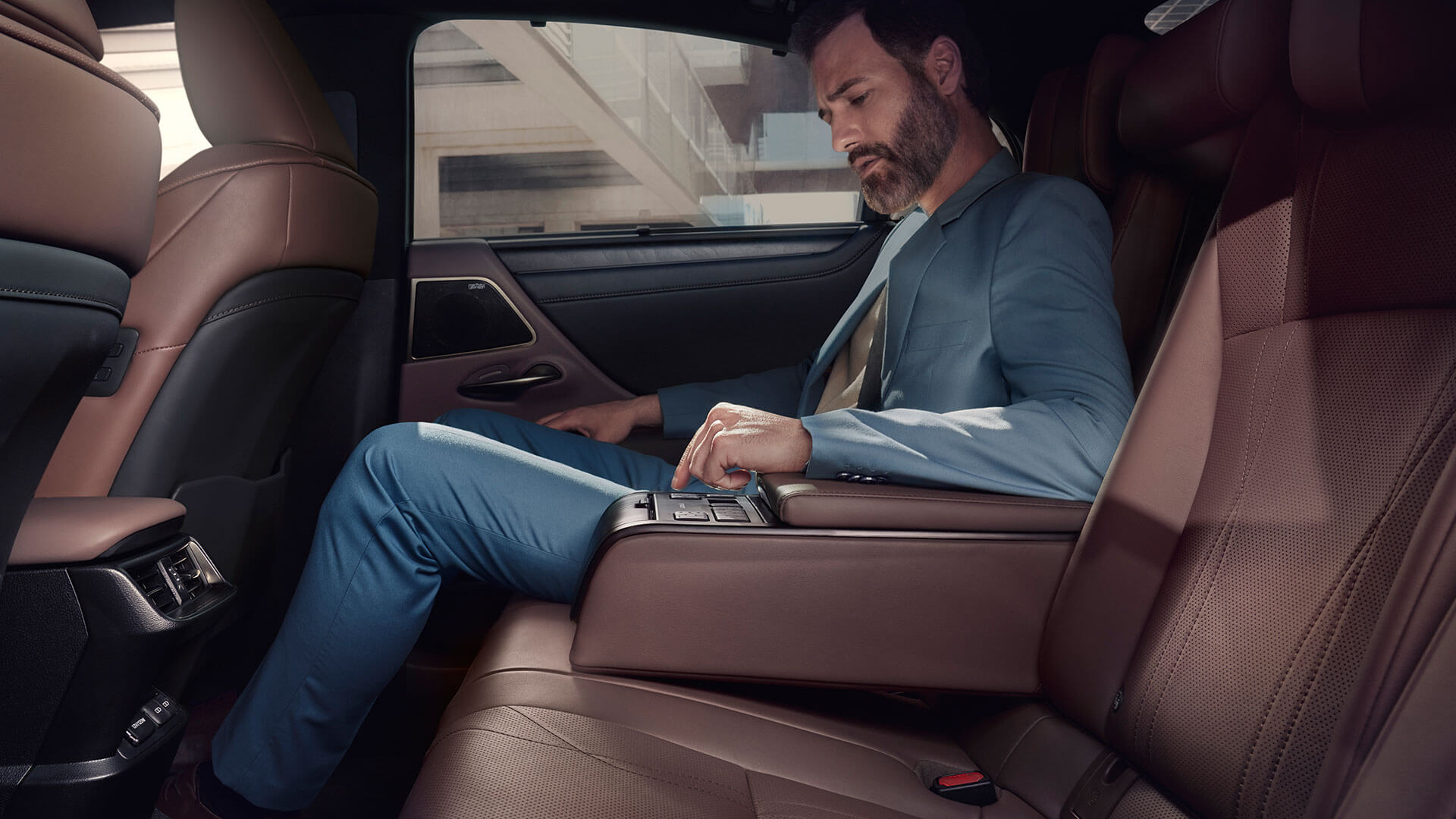 2022 lexus es overview gallery lifestyle 06