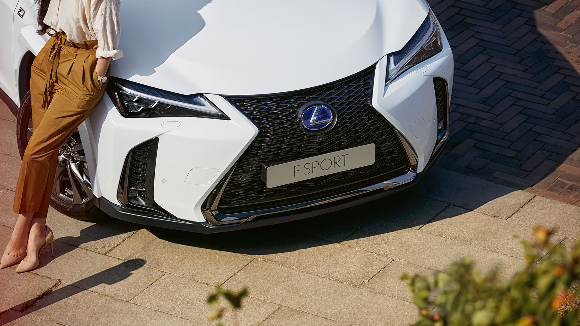 2022 lexus ux gallery lifestyle 06