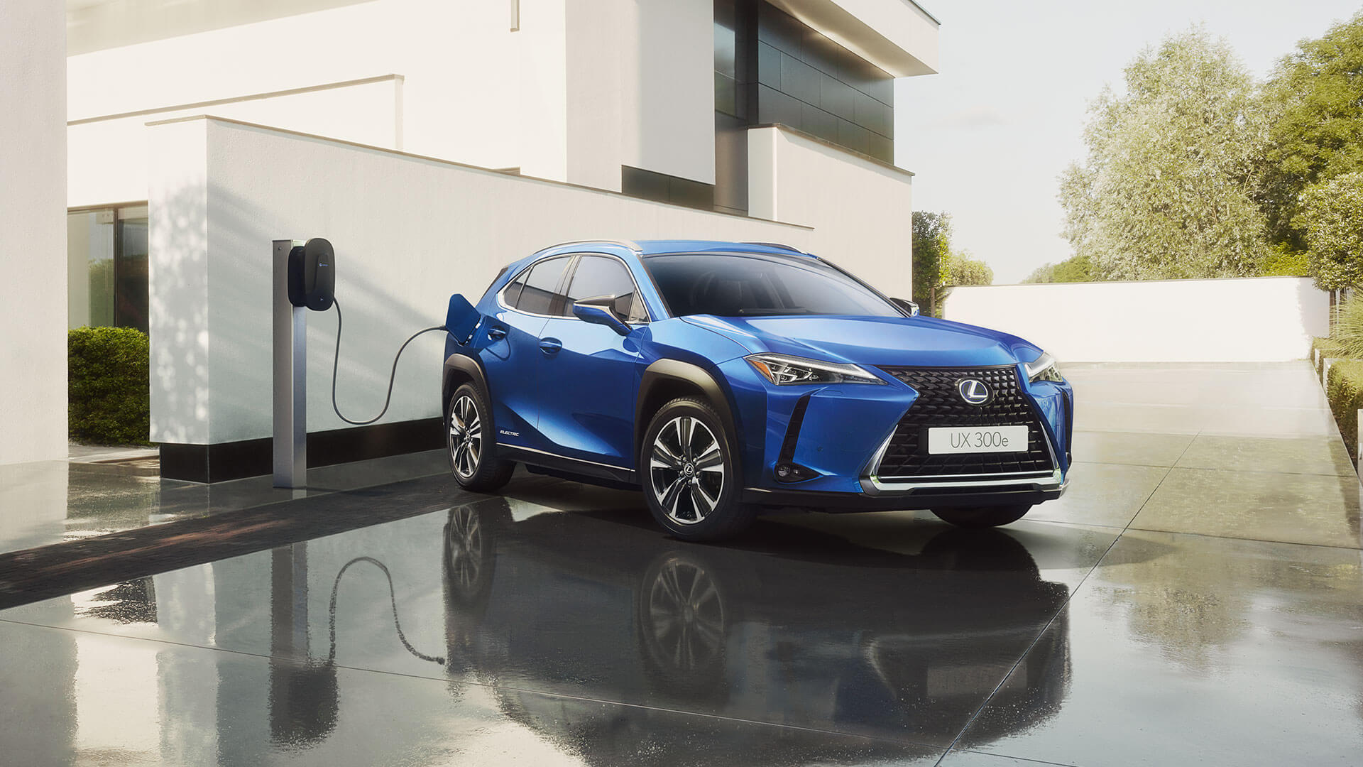 2020 lexus ux 300e gallery 04