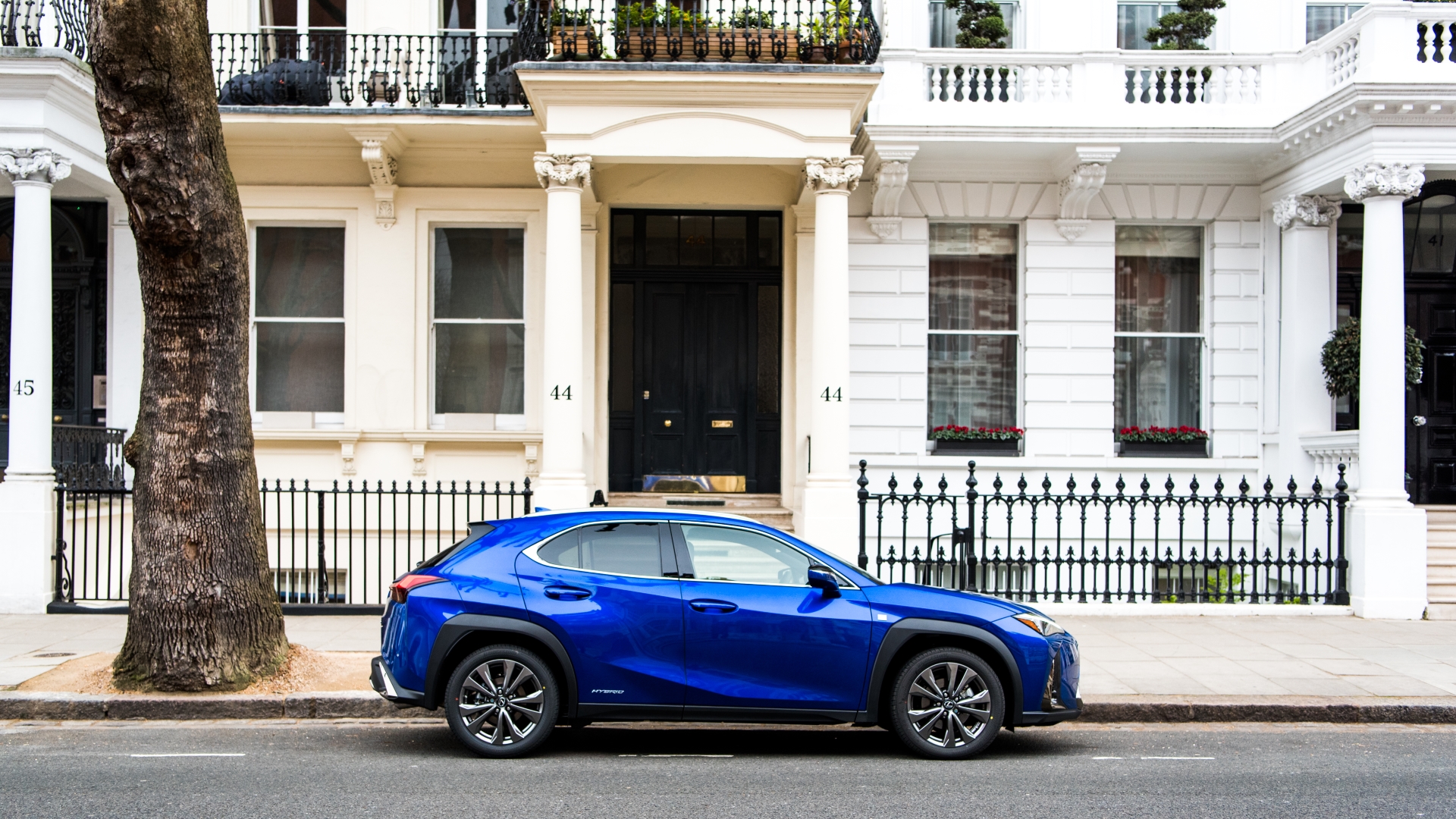 august 2019 lexus uk ux gallery exterior 07