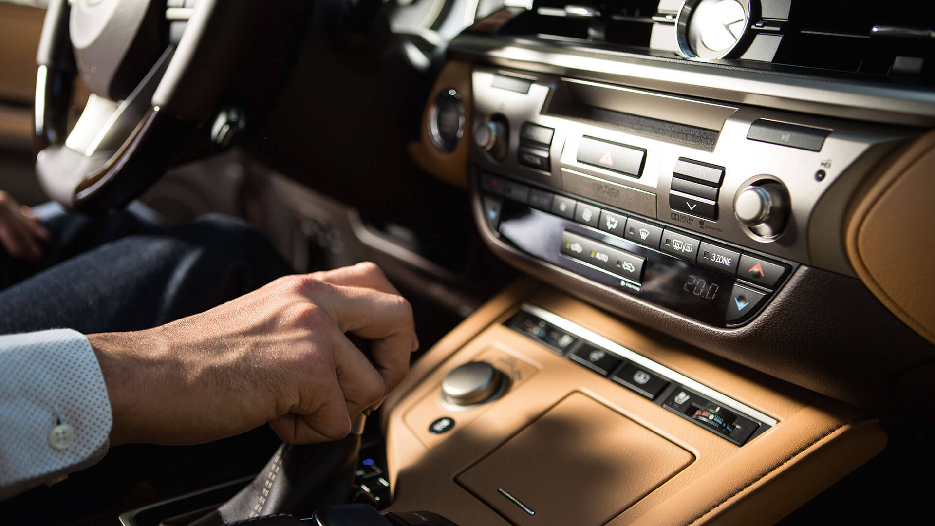 2017 lexus es gallery 011 lifestyle