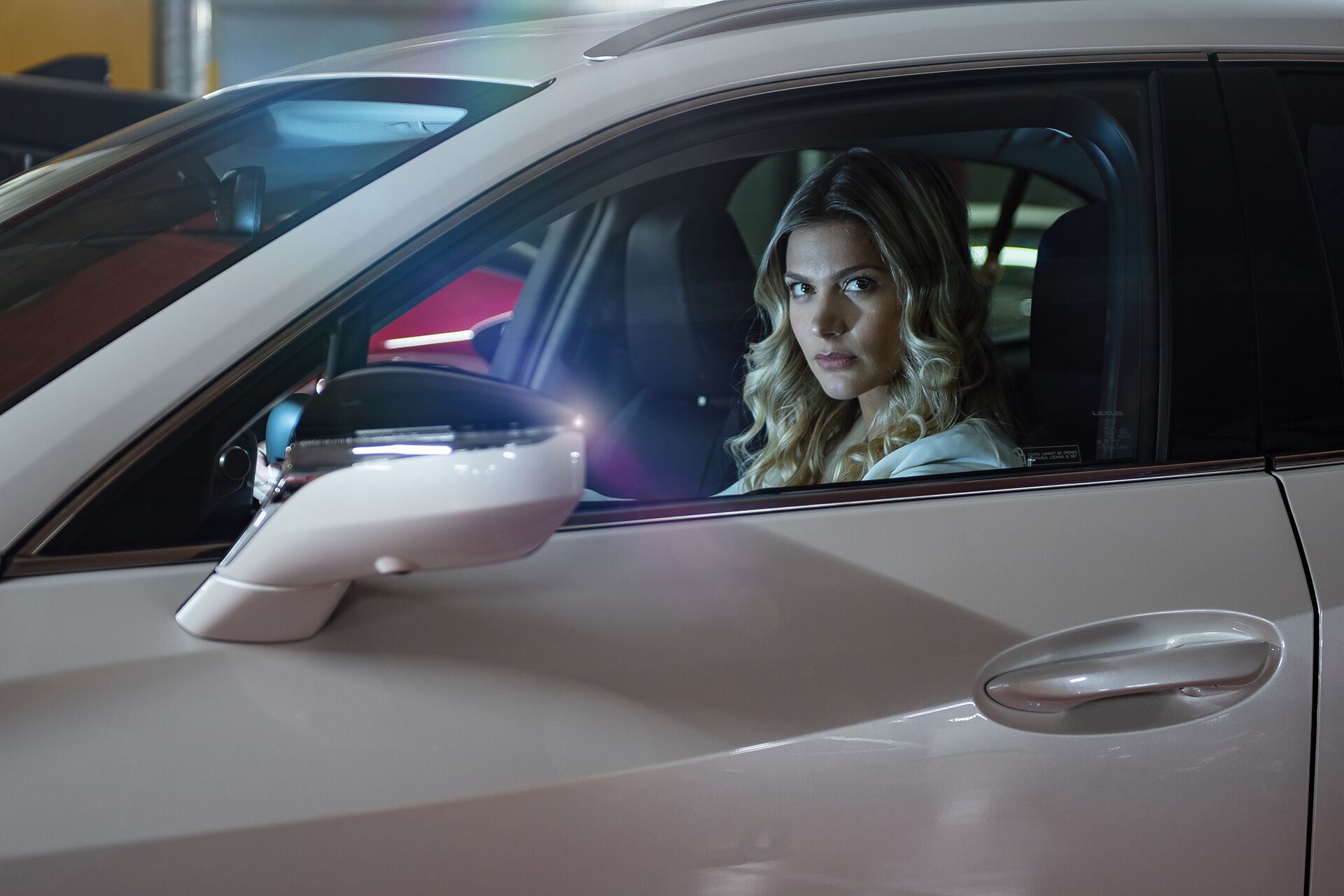 Weisz Fanni Lexus UX 15