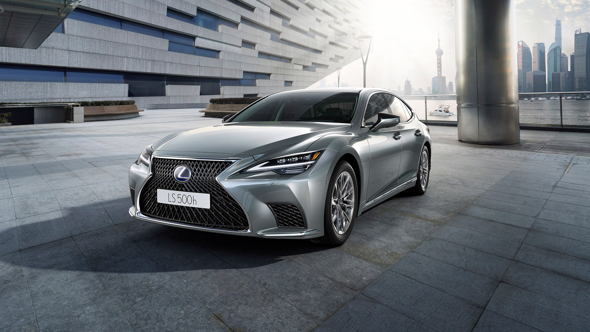 Nieuwe Lexus LS 500h ultiem soepel accelereren