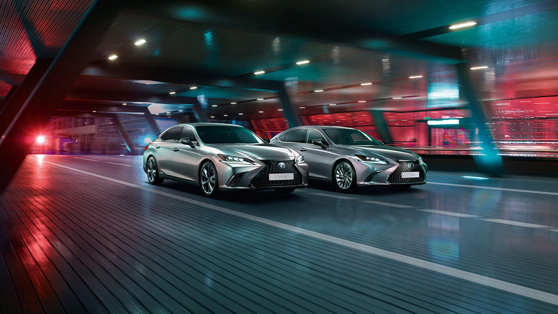 Vooraanzicht grijze Lexus ES