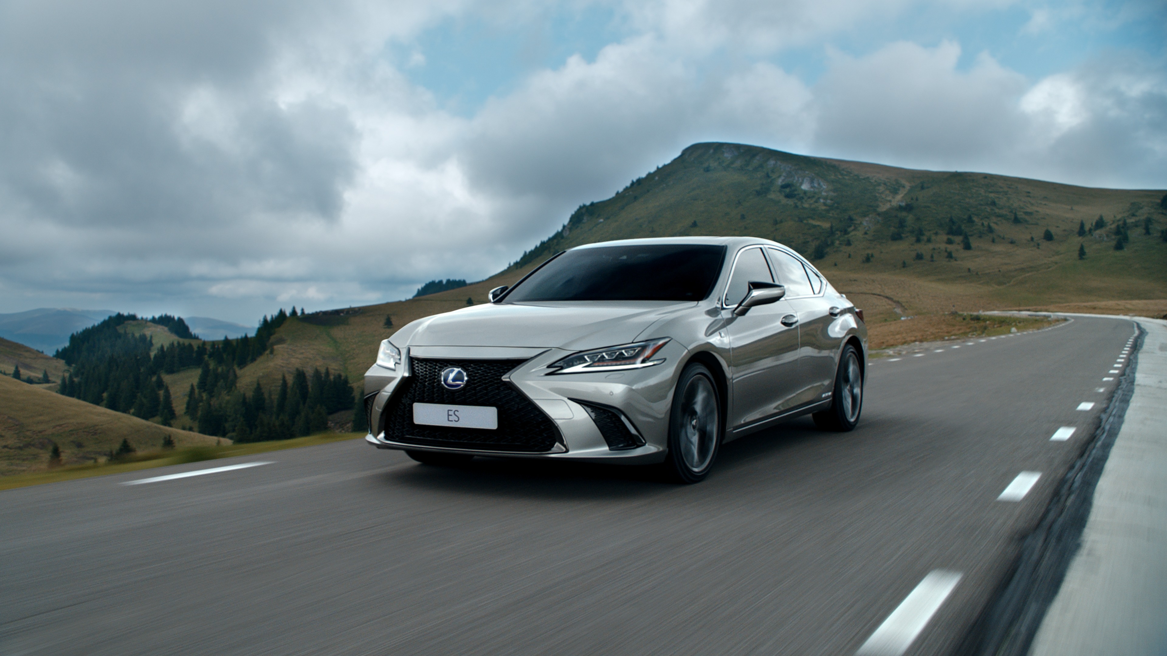 Consumo de combustivel real do Lexus ES hibrido confirmado em Ecotest ADAC