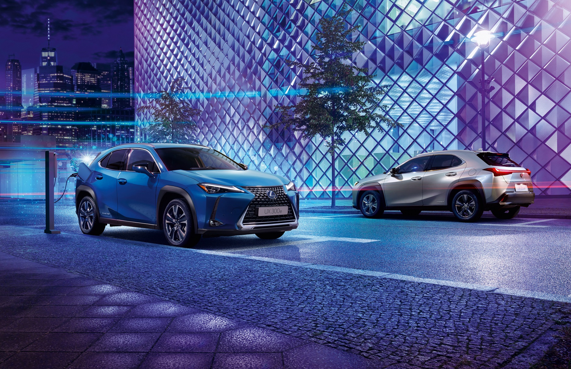 Lexus Estreia o primeiro 100porcento eletrico o UX300e