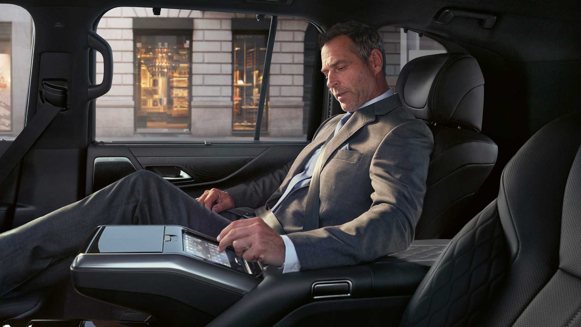 lx pre sales gallery 07