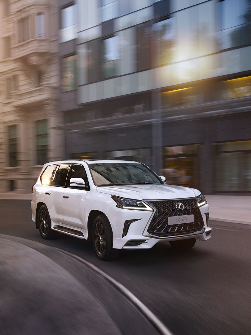 LX 570 Black Vision Picture