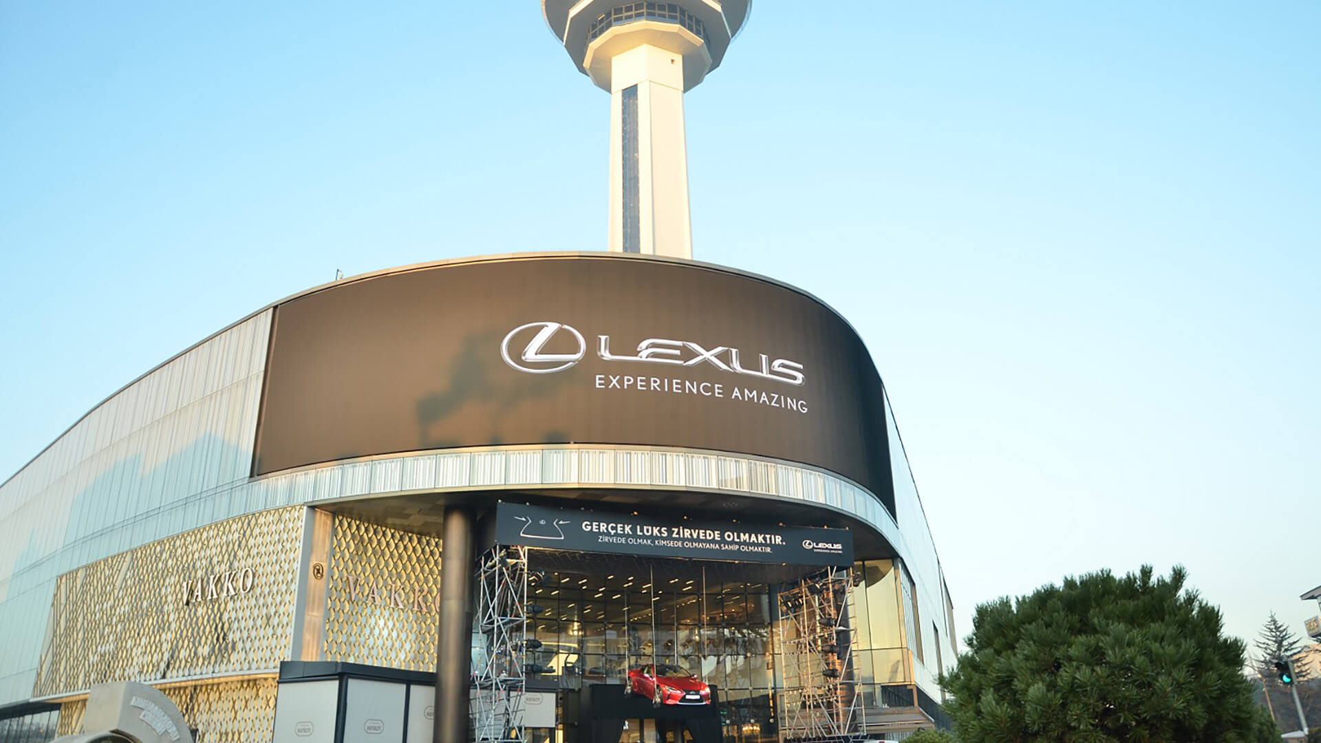 Lexus LC 500 zirvede ucuyor gallery01