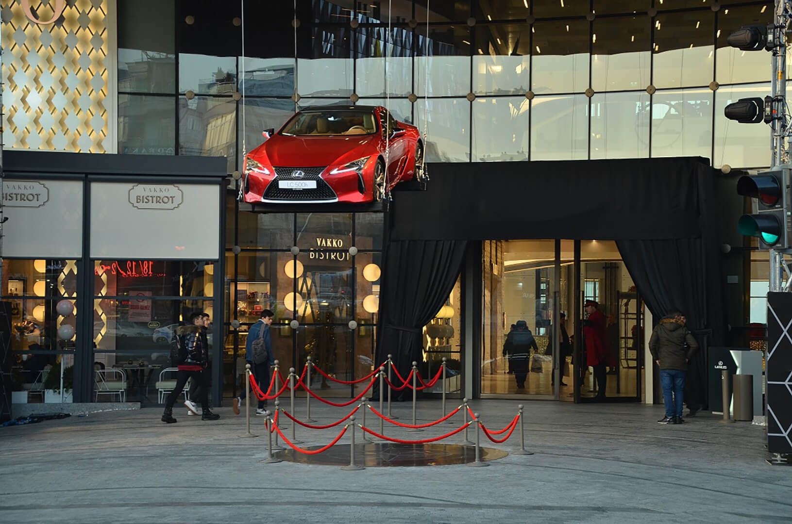Lexus Zirvede Uçan Otomobil Sergilemesiyle gallery05
