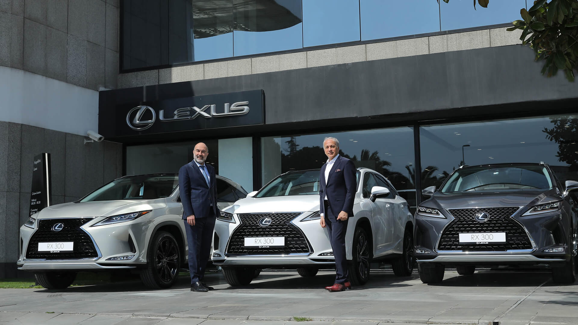 Dünyanın İlk Premium SUV’u Lexus RX