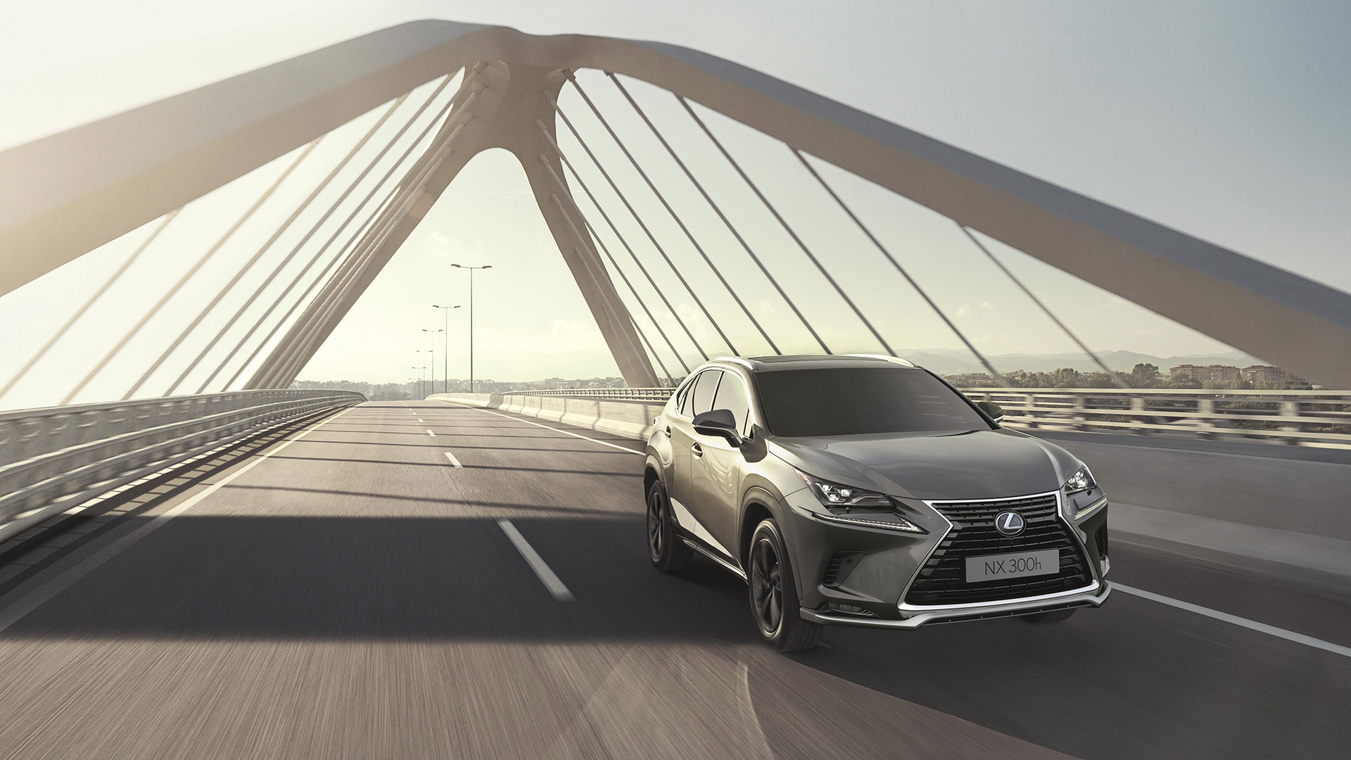 Lexus NX SUV En İyi Hibrit Otomobil Seçildi gallery01