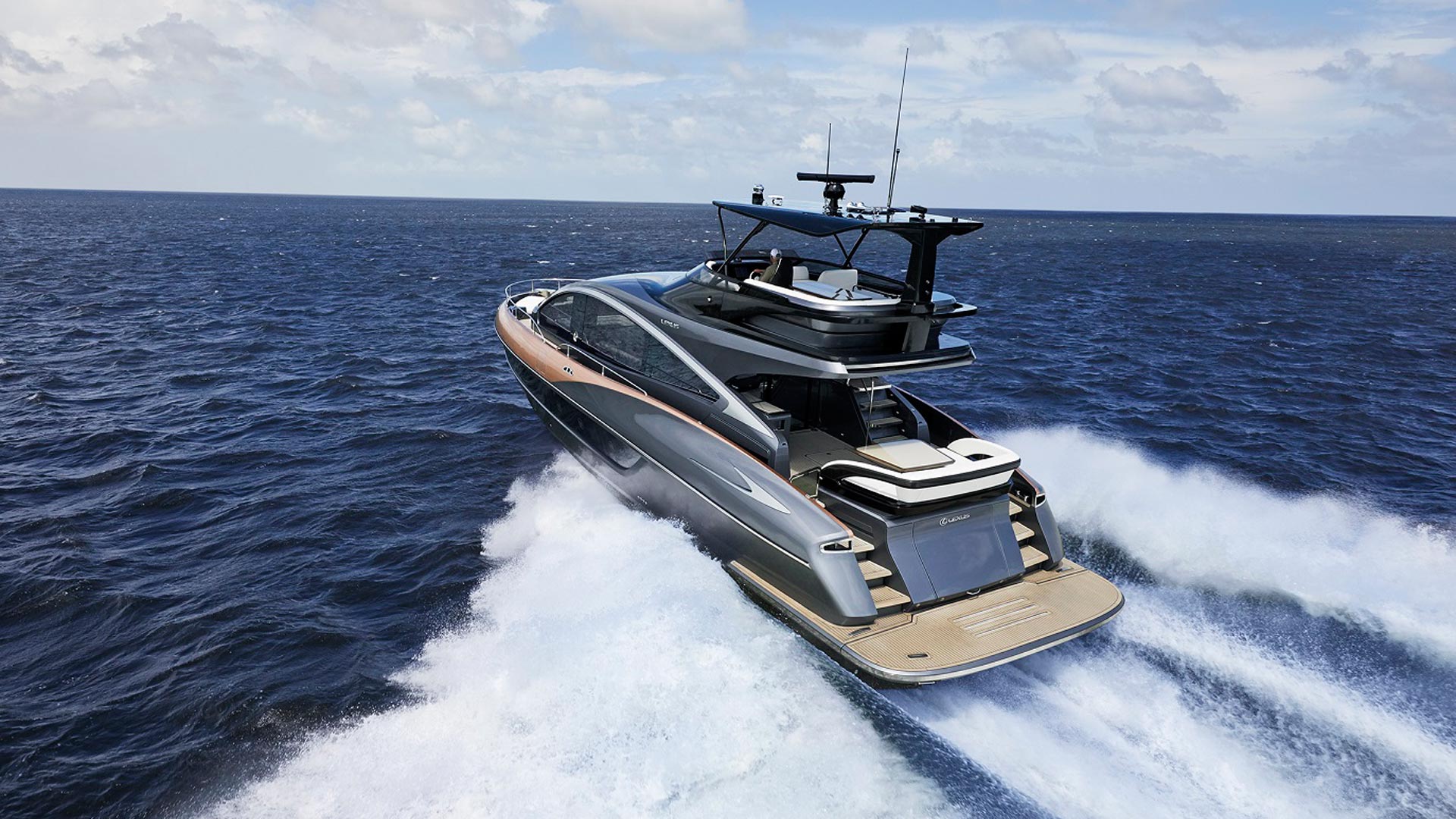 Lexus LY 650 gallery02